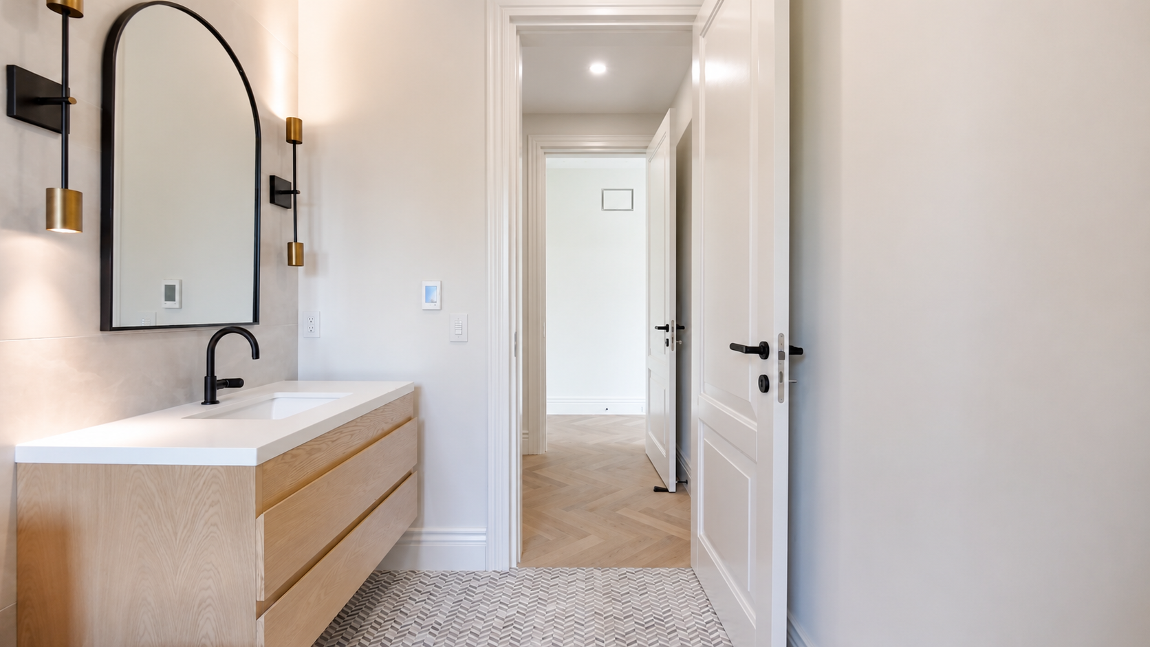 LAKESHORE TOWN HOUSE — 36
