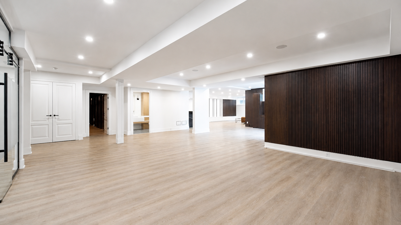 LAKESHORE TOWN HOUSE — 45