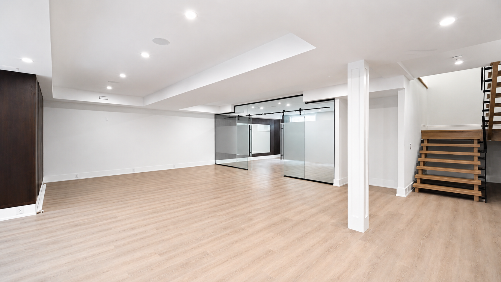 LAKESHORE TOWN HOUSE — 48